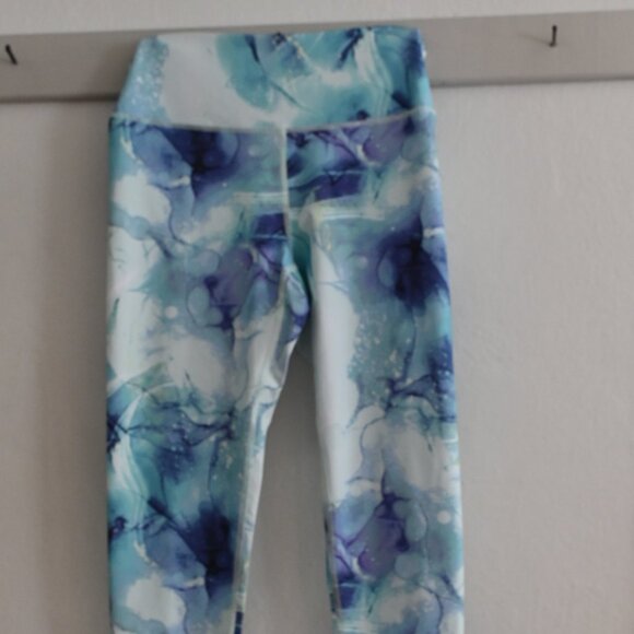 APANA Aqua Blue White Print Capri Leggings EUC High Waisted MEDIUM - Picture 1 of 6